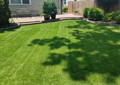 2040x1536.jpeg.e3ab040ca6414119b4c486936ad5aff0 Lush green lawn with freshly mowed stripes, surrounded by landscaped borders and a patio area, showcasing APEX Lawn Care's professional lawn care services in Central Arkansas.