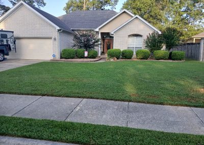 large-6 Well-maintained lawn and landscaped front yard of a residential property in Central Arkansas, showcasing APEX Lawn Care services.